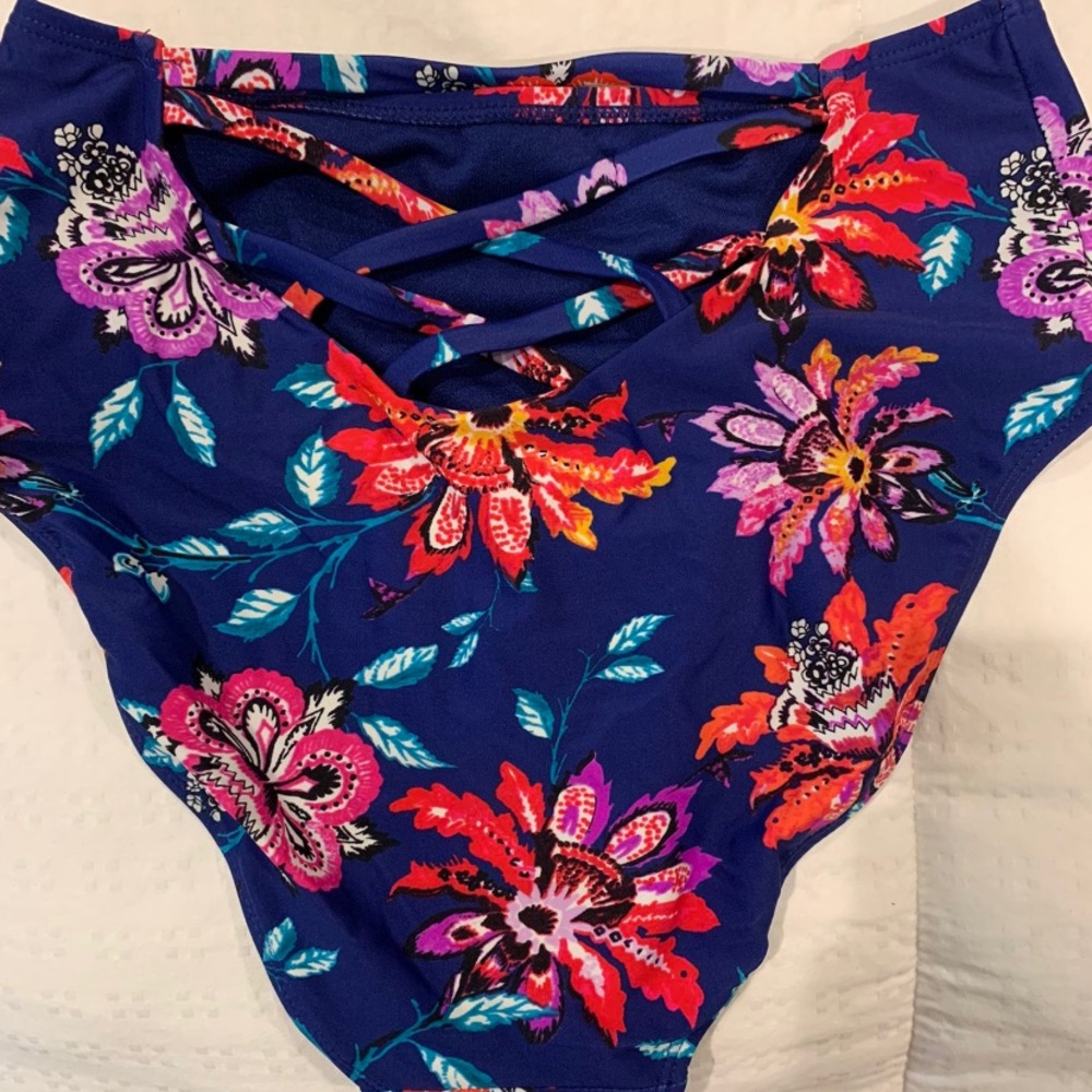 Bikini - Picture 5 of 5